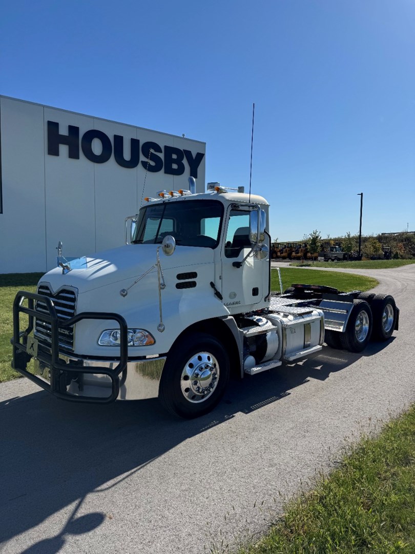 2017 MACK CXU613 - USED TRUCKS DAY CAB